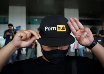 «Μαύρο» από αύριο σε Youporn, Pornhub και Redtube στην Γαλλία ως ένδειξη διαμαρτυρίας για την υποχρεωτική επαλήθευση της ηλικίας