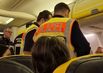 Εφιαλτική πτήση από Βερολίνο για Μιλάνο – Εννιά τραυματίες από αναταράξεις, επιβάτες χτύπησαν στην οροφή