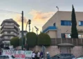 Διαμαρτυρία Ρουβίκωνα στην πρεσβεία του Ισραήλ στο Ψυχικό – Πέταξαν τρικάκια, πάνω από 50 προσαγωγές