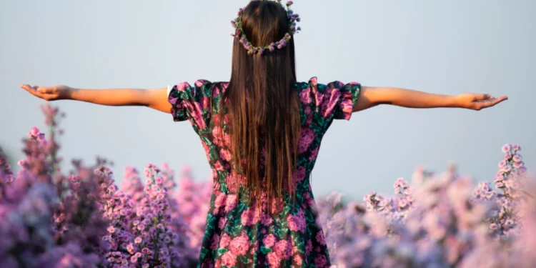 Στροφή των νέων στις ΗΠΑ σε ταρώ, κρυστάλλους και manifest – Πόσο τα πιστεύουν οι Έλληνες