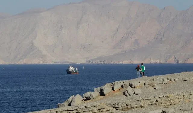 Ανησυχία για τα στενά του Ορμούζ – Μπορεί το Ιράν να τα κλείσει;