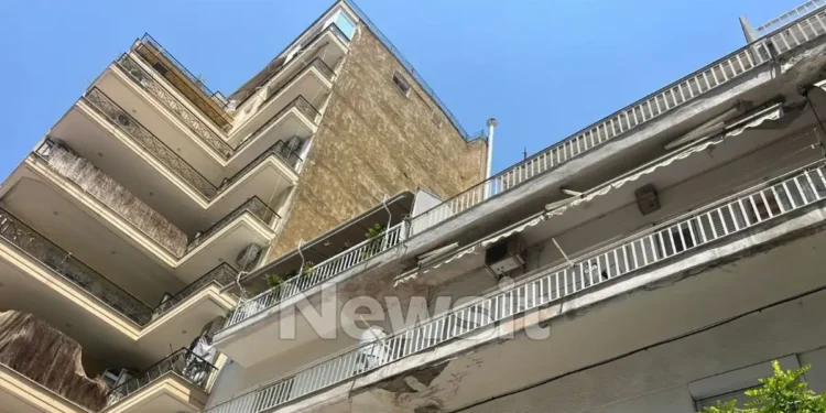 Θεσσαλονίκη: «Αγνοούνται» οι γονείς που κλείδωσαν το μωρό τους στο μπαλκόνι