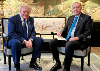 Τραμπ και Ερντογάν συναντήθηκαν στη Χάγη – Συζήτησαν για συμφωνίες 100 δισ. δολαρίων