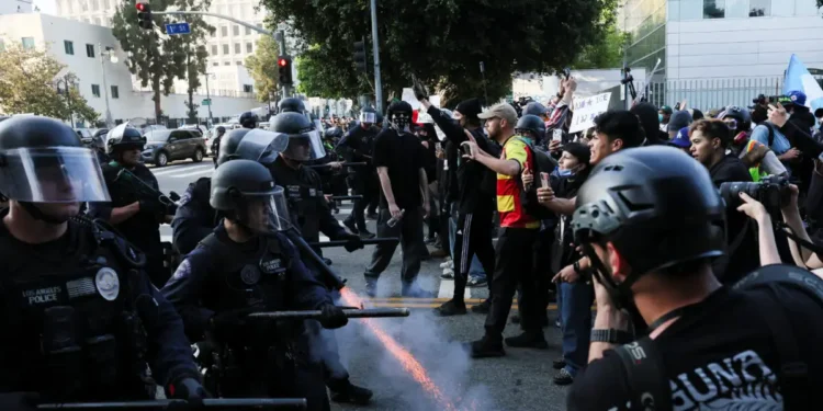 Ο Ντόναλντ Τραμπ κατεβάζει τον στρατό στο Λος Άντζελες – «Είναι διεστραμμένος δικτάτορας» απαντά ο κυβερνήτης της Καλιφόρνια