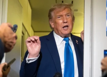 Ο Τραμπ κλιμακώνει την πίεση προς την Τεχεράνη: Απαίτησε ιρανική παράδοση άνευ όρων