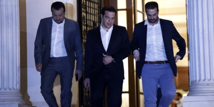 Σαν σήμερα πριν 10 χρόνια ο Τσίπρας ανακοίνωσε το δημοψήφισμα – Ο πανικός στους πολίτες, τα capital controls και το «όχι» που έγινε «ναι»