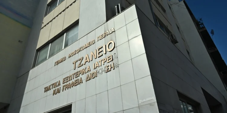 Τζάνειο: Ένας χαλασμένος εκτυπωτής και η ασυνεννοησία του προσωπικού, έστειλαν την 62χρονη στην ΜΕΘ