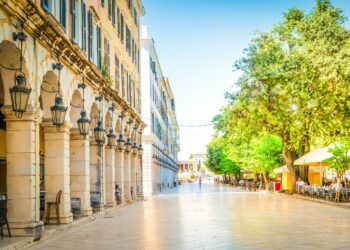 Βρετανίδα χαρακτηρίζει τις διακοπές της στην Ελλάδα «κόλαση», γιατί δεν υπήρχε αγγλικό φαγητό