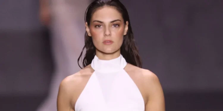 Ένταση για τη Βρισηίδα Ανδριώτου και τον σύντροφό της σε beach bar: «Μας έδιωξαν ενώ αφήσαμε 250 ευρώ»