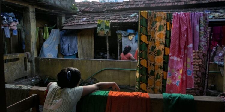 Μπαγκλαντές: Εκεί που ανήλικα κορίτσια παγιδεύονται για χρόνια και βιάζονται πολλές φορές την ημέρα