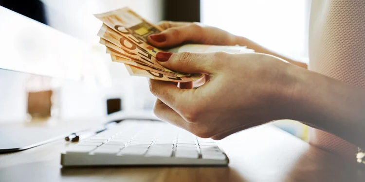 Νέος Τελωνειακός Κώδικας: Τέλος στα μετρητά στα ενοίκια, πρόστιμα έως 20.000 ευρώ για IRIS, ψηφιακό φακέλωμα στα ακίνητα