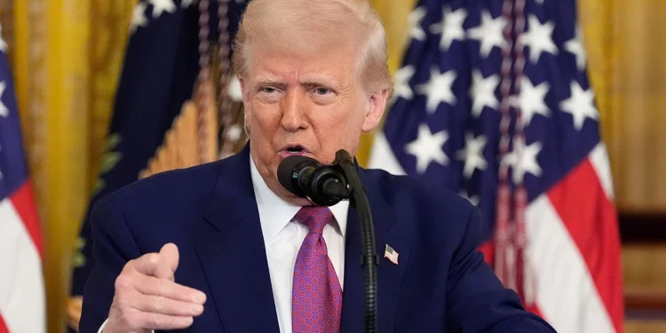 Τραμπ: Περιμένουμε την απάντηση του Ιράν, αν χρειαστεί θα υπερασπιστούμε το Ισραήλ