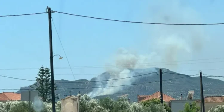 Φωτιά τώρα στην Μονεμβασιά, καίει στην περιοχή Καραβοστάσι – Σηκώθηκαν 4 αεροσκάφη, 1 ελικόπτερο, στην περιοχή πνέουν ισχυροί άνεμοι