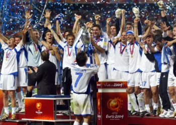 Όταν η Ελλάδα τρέλανε την Ευρώπη σηκώνοντας το Euro 2004 – Τι κάνουν 21 χρόνια μετά οι πρωταθλητές Ευρώπης