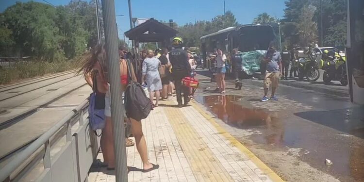 Βούλα: Σύγκρουση λεωφορείων στην παραλιακή – Στους 32 οι τραυματίες – 3 σε σοβαρή κατάσταση