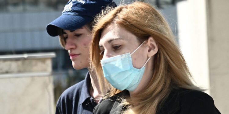 Στο κελί της Ρούλας Πισπιρίγκου: Νύχτες τρόμου – Φοβίες για επίθεση και τηλεφωνήματα στα ψιθυριστά