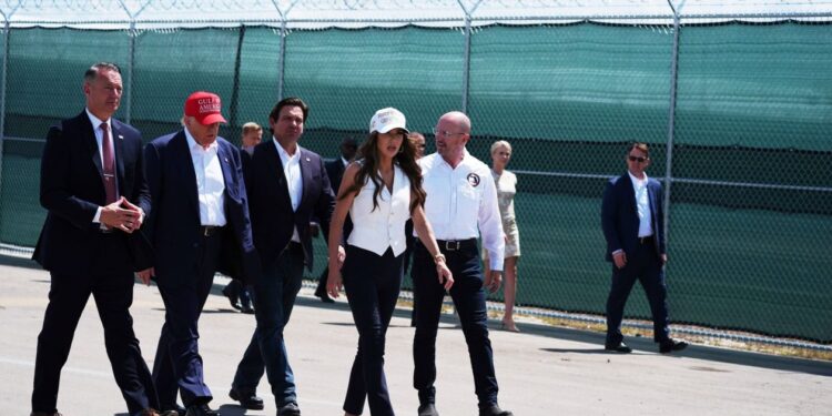 Τα «γαλλικά» του Τραμπ για τον Μπάιντεν από τη φυλακή του Alcatraz: «Εδώ μέσα με ήθελε αυτός ο π@@@@@@ς γιος»