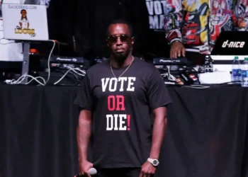 Sean «Diddy» Combs: Θριαμβευτική υποδοχή στη φυλακή μετά την αθώωση για sex trafficking – «Δεν είχαμε δει ποτέ κανέναν να νικά την κυβέρνηση»