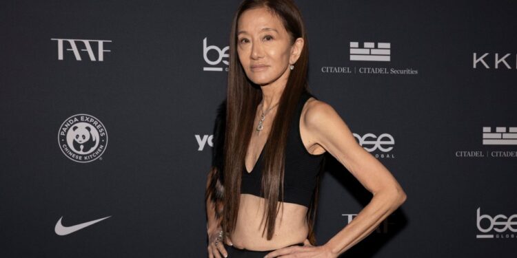 Vera Wang: Έκλεισε τα 76 και μοιάζει 40άρα