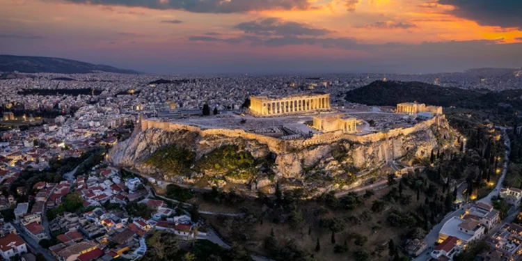 Financial Times για τα 10 χρόνια από το 2015: Πώς επέστρεψε η Ελλάδα από τον γκρεμό – Η κωλοτούμπα Τσίπρα και το μεγάλο comeback