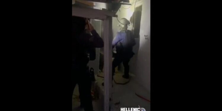 Επιχείρηση «σκούπα» σε καταυλισμό στον Γέρακα: Όπλα, ενισχυτές και… 16 προσαγωγές