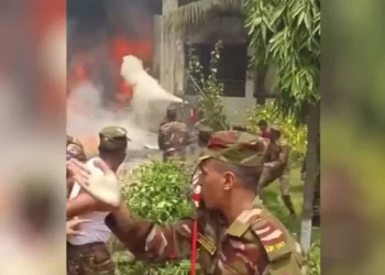 Πανικός στο Μπαγκλαντές: Αεροσκάφος έπεσε πάνω σε κτίριο πανεπιστημιούπολης – Τουλάχιστον ένας νεκρός – Σκληρές εικόνες