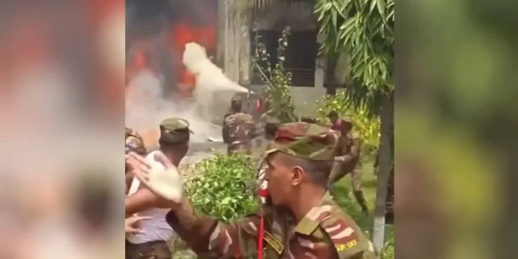 Πανικός στο Μπαγκλαντές: Αεροσκάφος έπεσε πάνω σε κτίριο πανεπιστημιούπολης – Τουλάχιστον ένας νεκρός – Σκληρές εικόνες