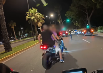 3.250 ευρώ πρόστιμο και αφαίρεση διπλώματος για τον 21χρονο που πήγε να ξεφύγει από το μπλόκο της Αστυνομίας στη Βουλιαγμένης