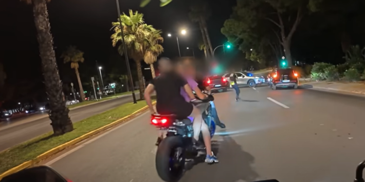 3.250 ευρώ πρόστιμο και αφαίρεση διπλώματος για τον 21χρονο που πήγε να ξεφύγει από το μπλόκο της Αστυνομίας στη Βουλιαγμένης