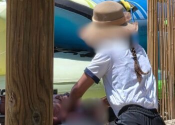 Φάμπρικα το μασάζ στην παραλία – Τζίρος εκατοντάδων ευρώ καθημερινά από Κινέζους χειρωνάκτες