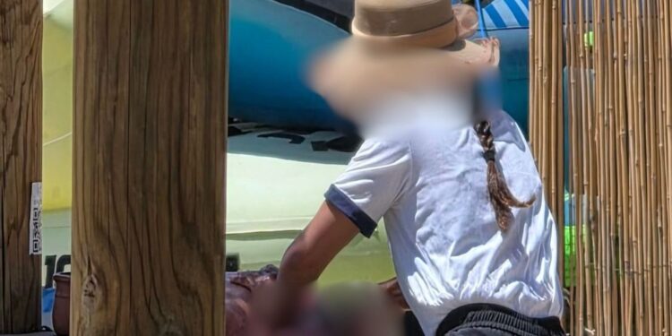 Φάμπρικα το μασάζ στην παραλία – Τζίρος εκατοντάδων ευρώ καθημερινά από Κινέζους χειρωνάκτες