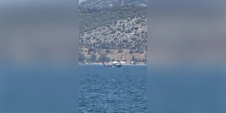 Πτώση ελικοπτέρου Erickson στην Ελευσίνα – Σώοι οι τρεις χειριστές