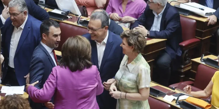 Πρώτο κοινό βήμα ΣΥΡΙΖΑ και Νέας Αριστεράς: Κατέθεσαν κοινό αίτημα με 37 υπογραφές για προανακριτική για Βορίδη και Αυγενάκη