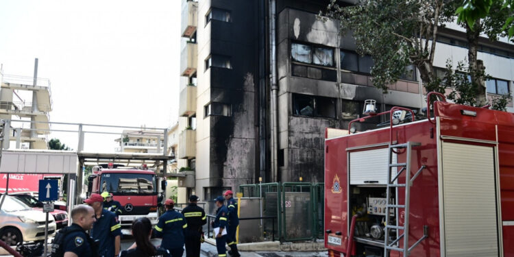 Φωτιά στο Metropolitan General: 60 ασθενείς μεταφέρθηκαν σε άλλα νοσοκομεία – Η έκταση των ζημιών