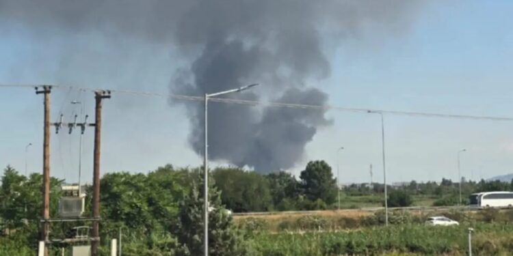 Φωτιά τώρα στη Σίνδο