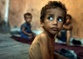 «Κινούμενα πτώματα» στη Γάζα: Η πείνα εξαπλώνεται, οι ελπίδες για εκεχειρία εξασθενούν