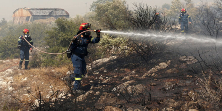 Πώς ξεκίνησε η φωτιά στους πρόποδες του Υμηττού – Τα σενάρια που εξετάζονται