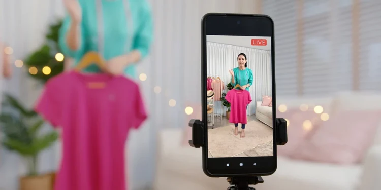 Απάτη από γνωστή Ελληνίδα influencer: Ιδιοκτήτρια μπουτίκ της έστειλε ρούχα αξίας 2.500 ευρώ και δεν τα επέστρεψε