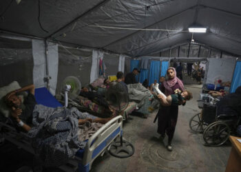 Γάζα: «Χειρουργούσαμε παιδιά στο πάτωμα, οι εικόνες σε διαλύουν» – Τι λέει Έλληνας γιατρός