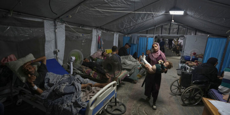 Γάζα: «Χειρουργούσαμε παιδιά στο πάτωμα, οι εικόνες σε διαλύουν» – Τι λέει Έλληνας γιατρός