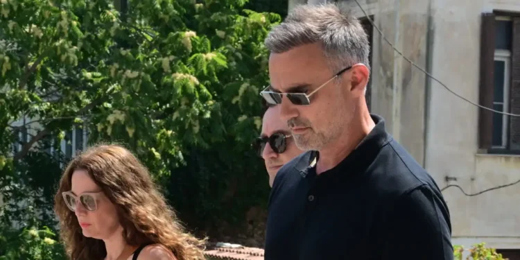 Γεράσιμος Μιχελής: Δάκρυα στην κηδεία του ηθοποιού – Συντετριμμένοι οι πρωταγωνιστές του «Παρά Πέντε»