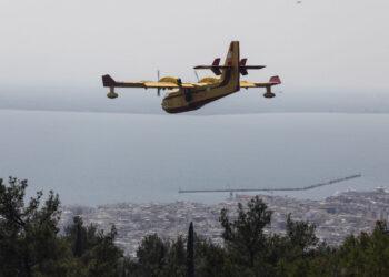 Αναγκαστική προσθαλάσσωση πυροσβεστικού αεροσκάφους στον Κορινθιακό