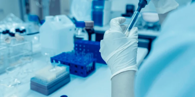 Αυξάνονται τα κρούσματα κορωνοϊού σε Ελλάδα και Ευρώπη: Η νέα παραλλαγή Nimbus και η ανησυχία για τη χαμηλή εμβολιαστική κάλυψη