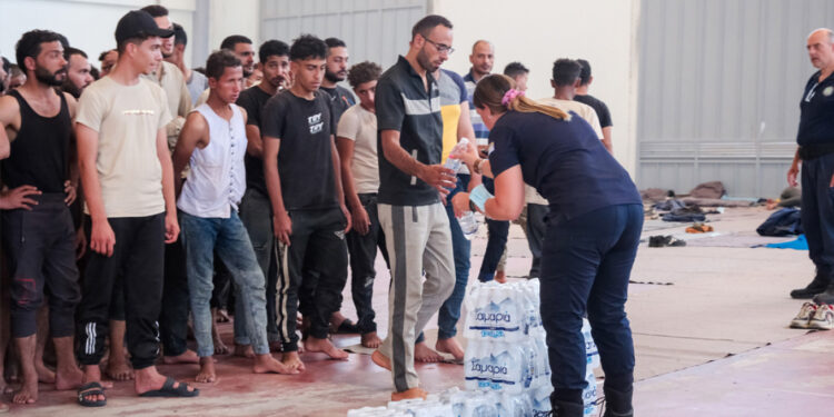 Εκβιάζει για ευρώ η Λιβύη: Οι λαθροδιακινητές στέλνουν κατά χιλιάδες τους παράνομους μετανάστες για να προλάβουν τυχόν συμφωνία