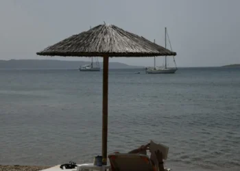 Λαύριο: Τούρκος συνελήφθη για τον βιασμό γυναίκας σε παραλία – Εντοπίστηκε αποτύπωμά του στο κινητό του θύματος