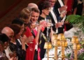 Ο Μακρόν έκλεισε το μάτι στην Κέιτ Μίντλετον – Μικ Τζάγκερ και Έλτον Τζον στο λαμπερό δείπνο του Καρόλου στο Ουίνδσορ