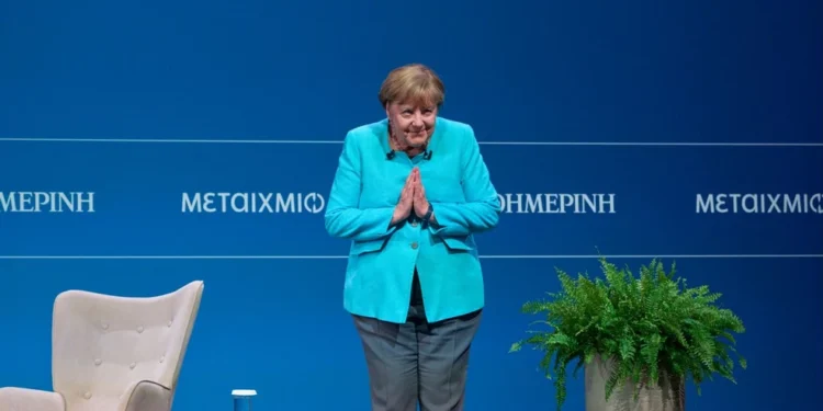 Όταν η Μέρκελ έχασε τη… φωνή της με τον Τσίπρα – Το Grexit, ο Σόιμπλε και το δραματικό δημοψήφισμα του 2015