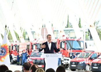 Μητσοτάκης: Παραδόθηκαν 164 οχήματα στην Πυροσβεστική – Τι είπε για την φετινή αντιπυρική περίοδο