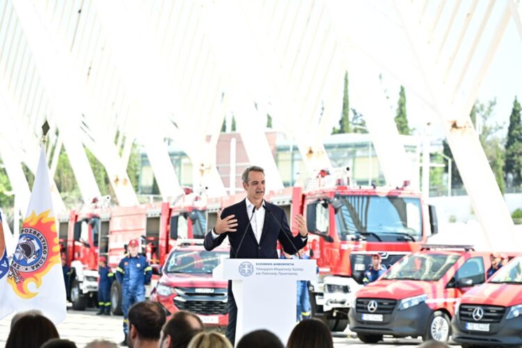 Μητσοτάκης: Παραδόθηκαν 164 οχήματα στην Πυροσβεστική – Τι είπε για την φετινή αντιπυρική περίοδο