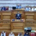Μετωπική στη Bουλή μεταξύ των πολιτικών αρχηγών για τον ΟΠΕΚΕΠΕ – Οι άξονες της ομιλίας του πρωθυπουργού